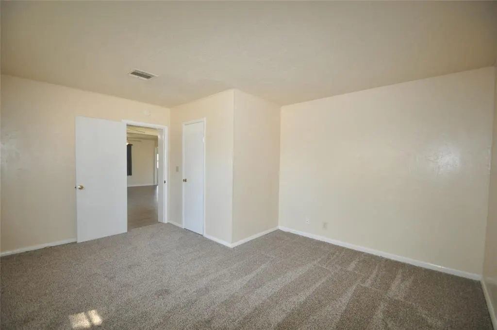 Photo 16 — 702 N Nail Parkway, Moore, OK 73160