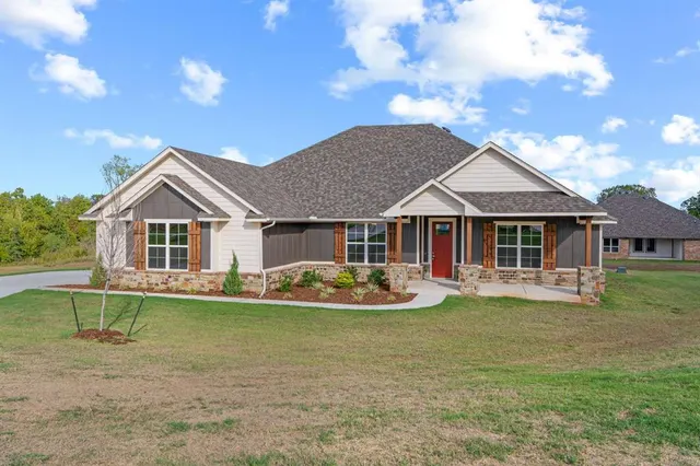 Photo 2 — 11179 Black Lion Court, Blanchard, OK 73010