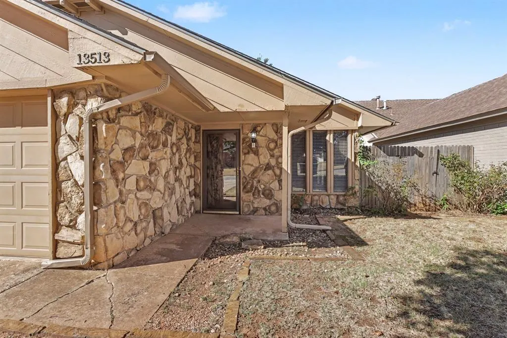 Photo 3 — 13513 Country Place, Oklahoma City, OK 73131