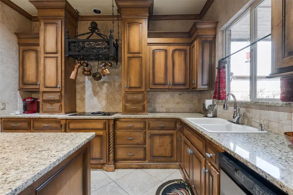 Photo 14 — 2511 Island Drive, Edmond, OK 73034