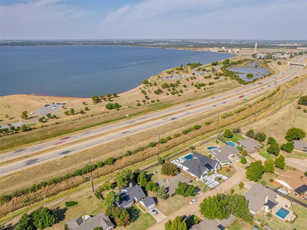 Photo 3 — 10005 Lakeshore Drive, Oklahoma City, OK 73120