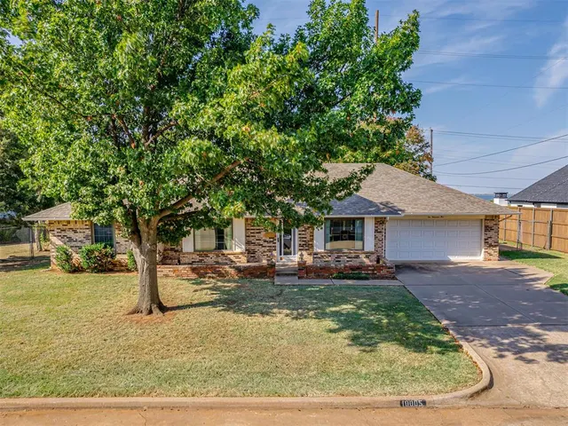 Photo 4 — 10005 Lakeshore Drive, Oklahoma City, OK 73120