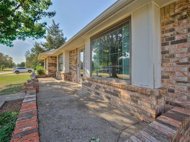 Photo 6 — 10005 Lakeshore Drive, Oklahoma City, OK 73120