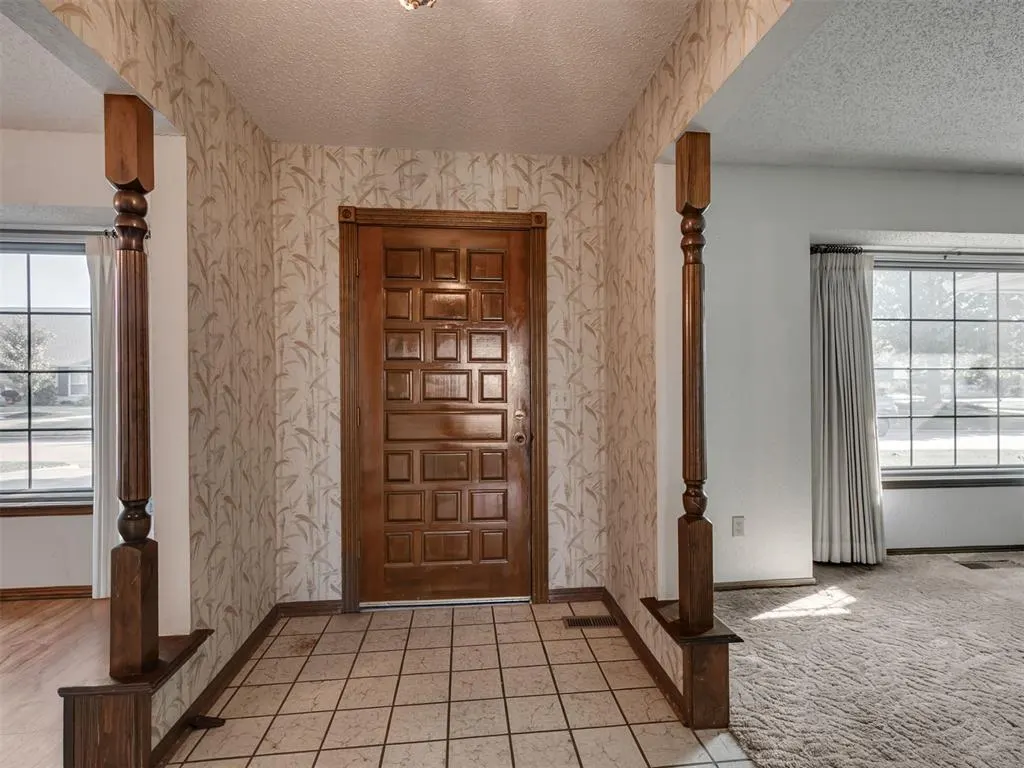 Photo 7 — 10005 Lakeshore Drive, Oklahoma City, OK 73120