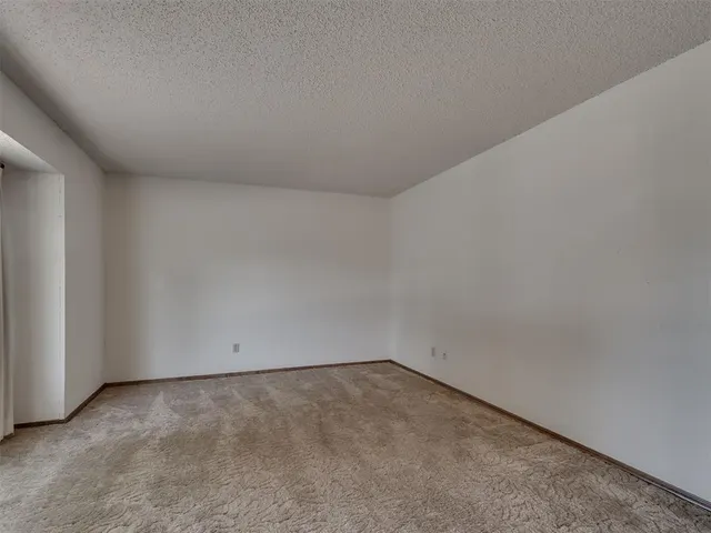 Photo 8 — 10005 Lakeshore Drive, Oklahoma City, OK 73120