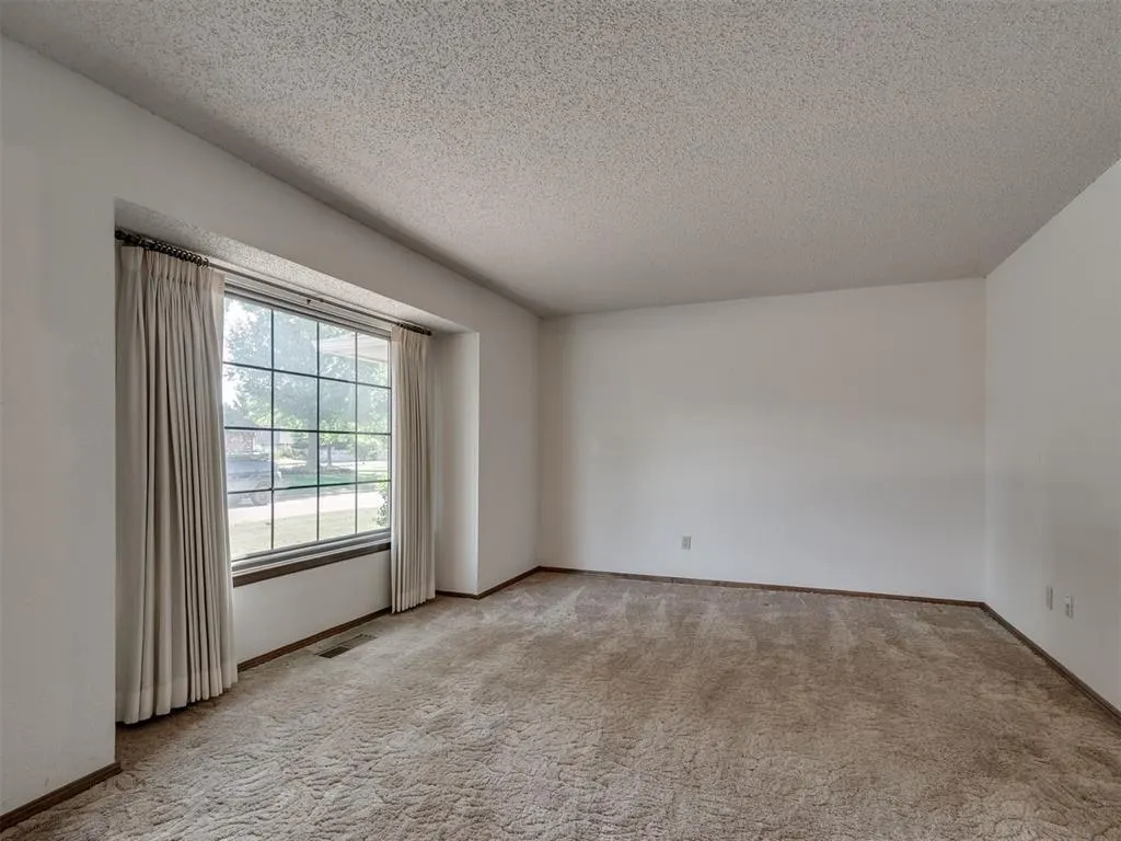 Photo 9 — 10005 Lakeshore Drive, Oklahoma City, OK 73120
