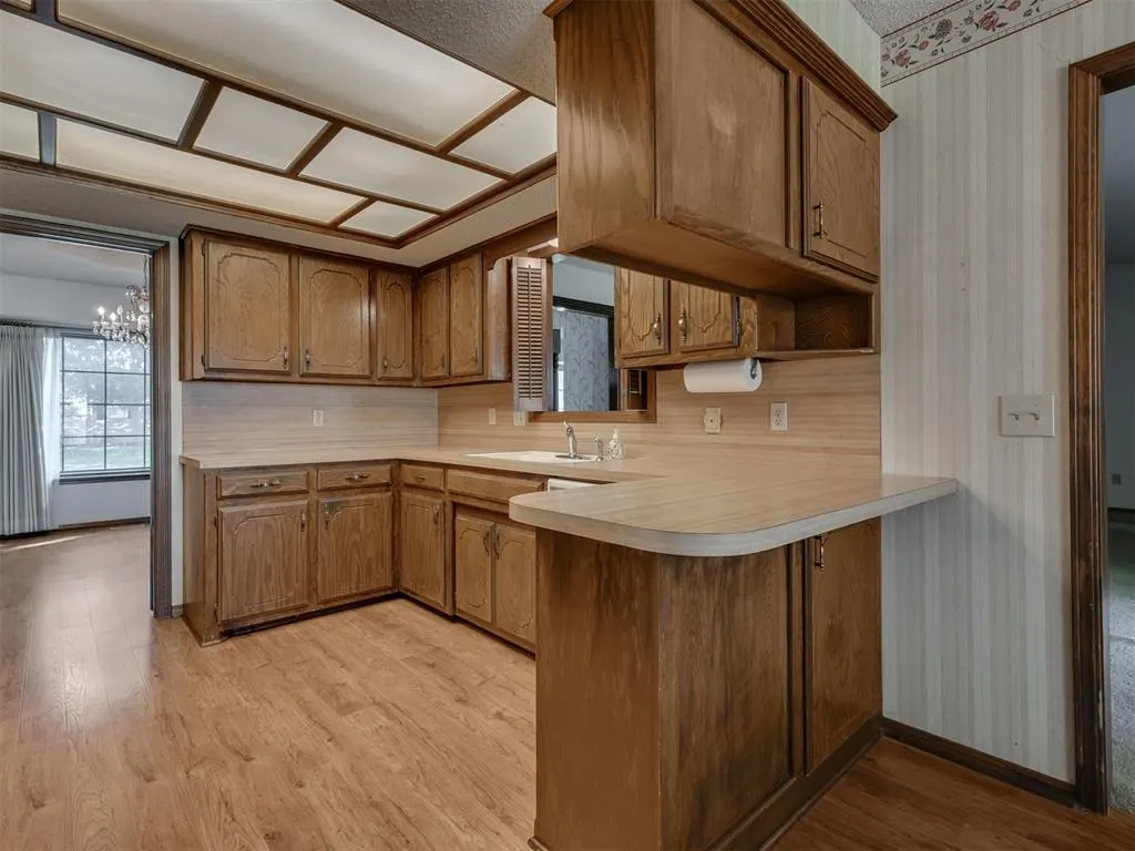 Photo 15 — 10005 Lakeshore Drive, Oklahoma City, OK 73120