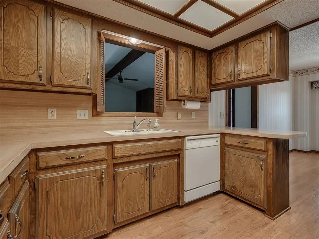 Photo 17 — 10005 Lakeshore Drive, Oklahoma City, OK 73120
