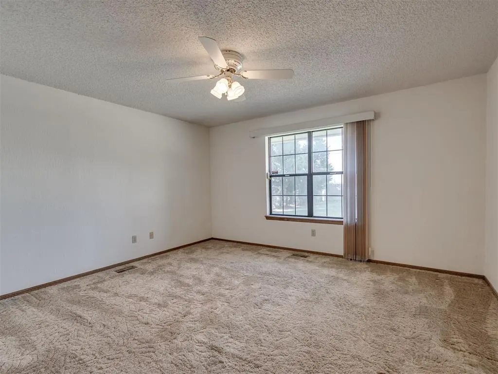 Photo 24 — 10005 Lakeshore Drive, Oklahoma City, OK 73120