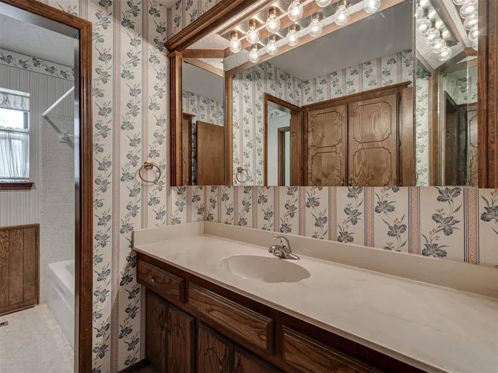 Photo 33 — 10005 Lakeshore Drive, Oklahoma City, OK 73120