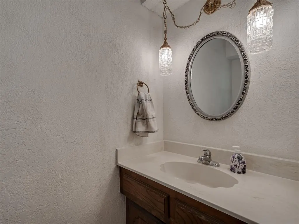 Photo 39 — 10005 Lakeshore Drive, Oklahoma City, OK 73120