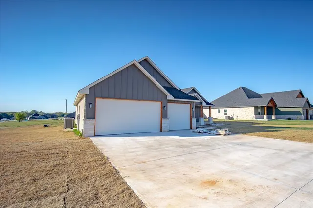 Photo 4 — 2447 Wind River Circle, Blanchard, OK 73010