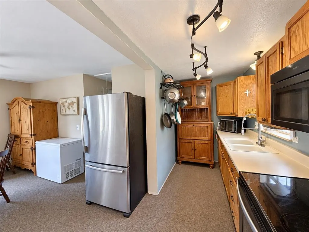 Photo 2 — 21605 E Eighth Street, Hinton, OK 73047