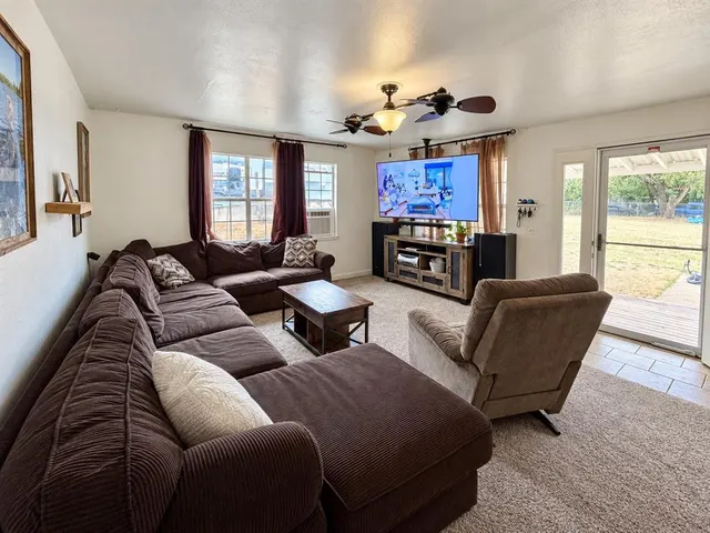 Photo 3 — 21605 E Eighth Street, Hinton, OK 73047