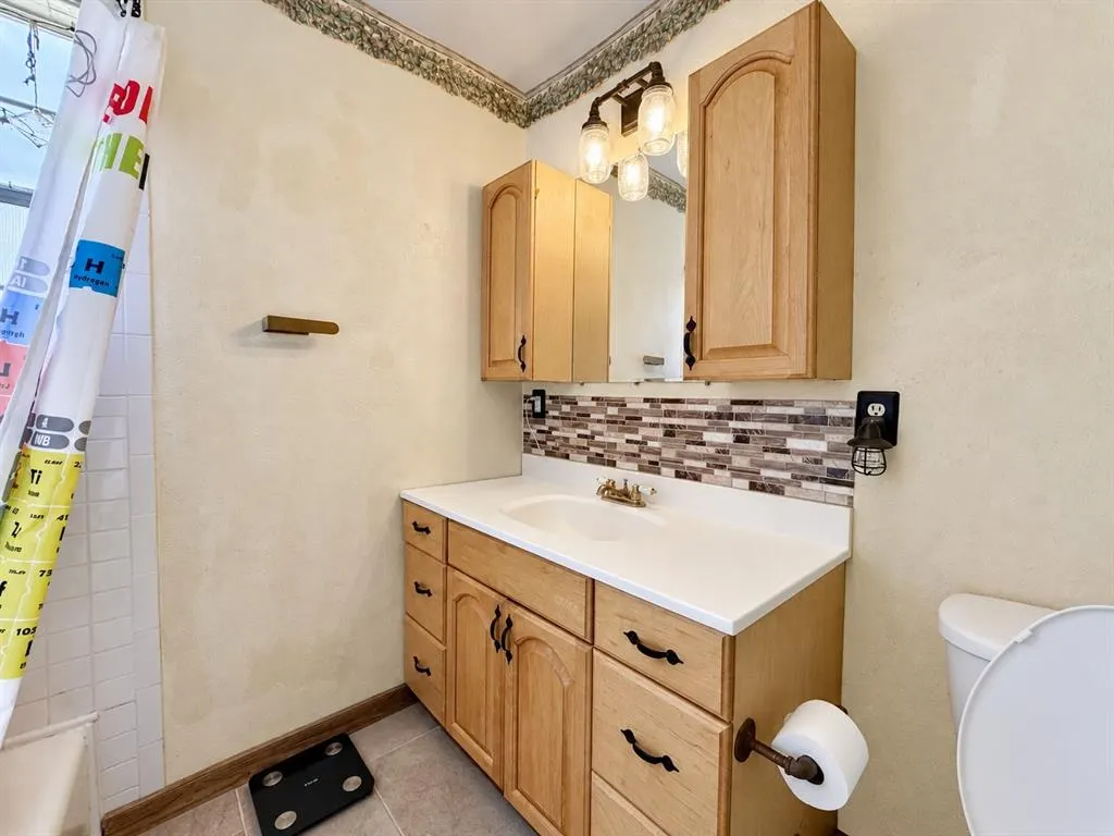 Photo 5 — 21605 E Eighth Street, Hinton, OK 73047