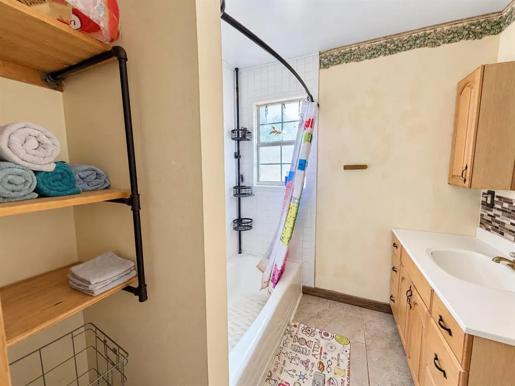Photo 14 — 21605 E Eighth Street, Hinton, OK 73047