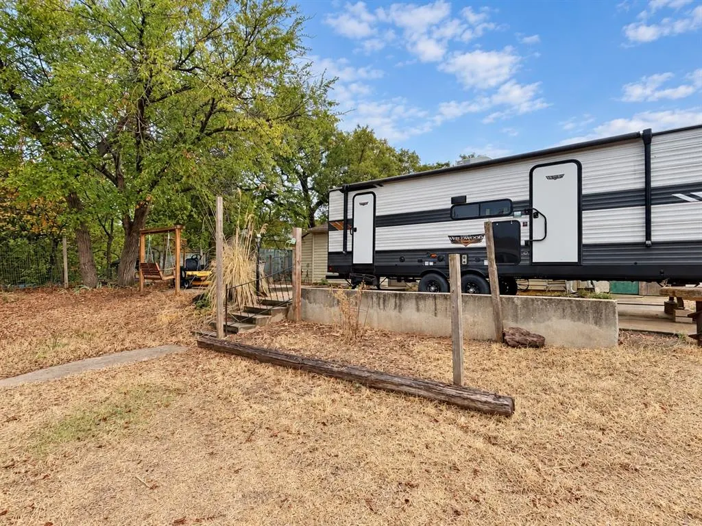 Photo 23 — 21605 E Eighth Street, Hinton, OK 73047