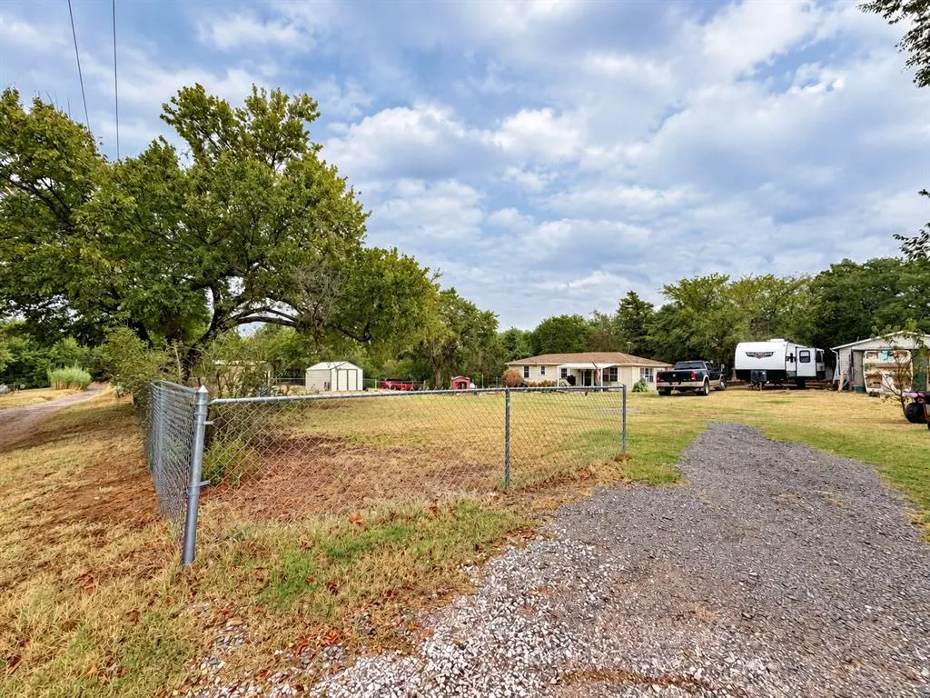 Photo 25 — 21605 E Eighth Street, Hinton, OK 73047