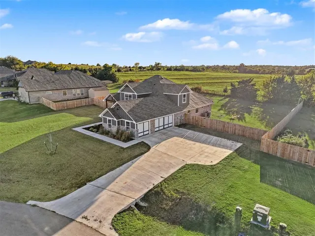 Photo 4 — 4121 Great Redwood Road, Norman, OK 73065