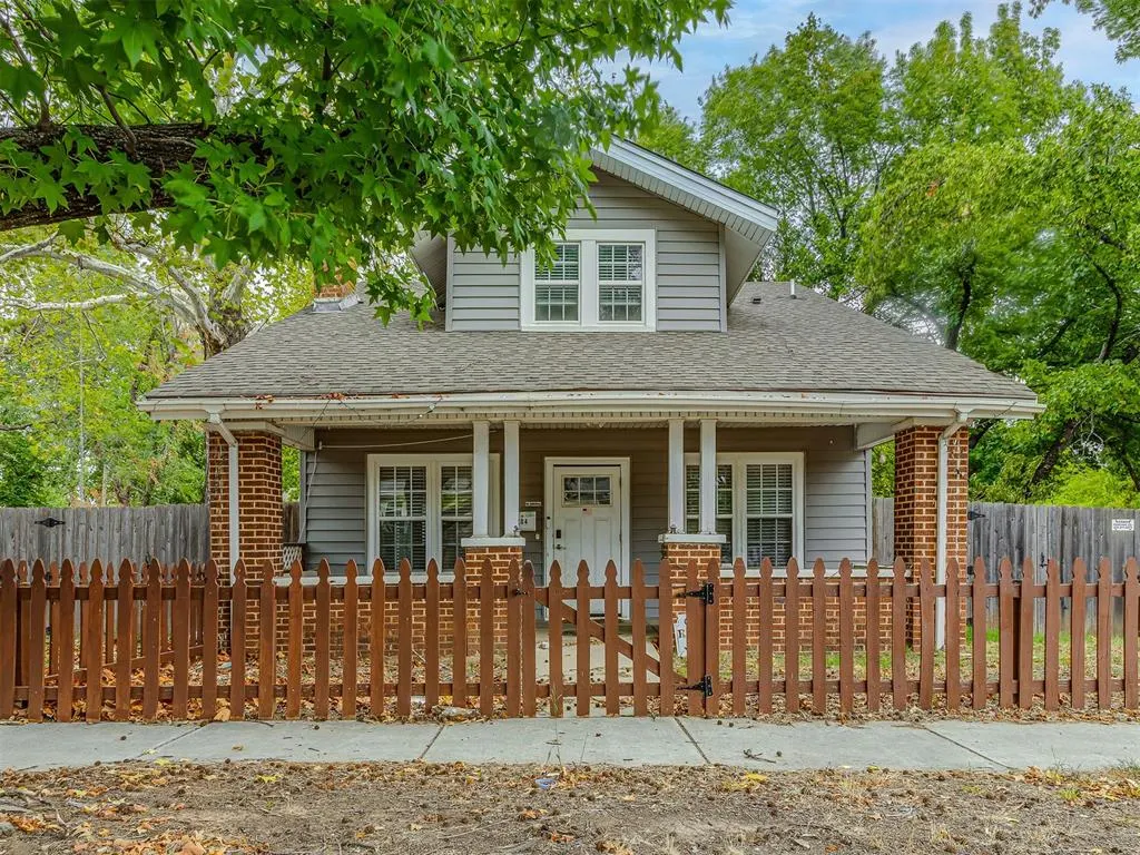 Front exterior — 204 W Wallace Street, Shawnee, OK 74801
