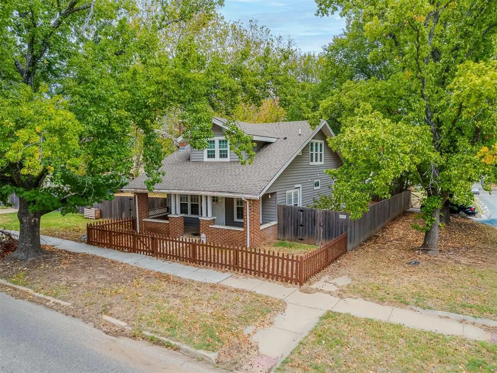 Photo 2 — 204 W Wallace Street, Shawnee, OK 74801