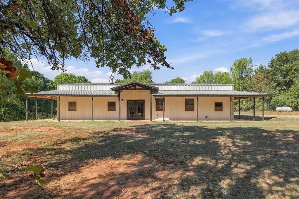 Photo 3 — 21050 SE 192nd Street, Wanette, OK 74878