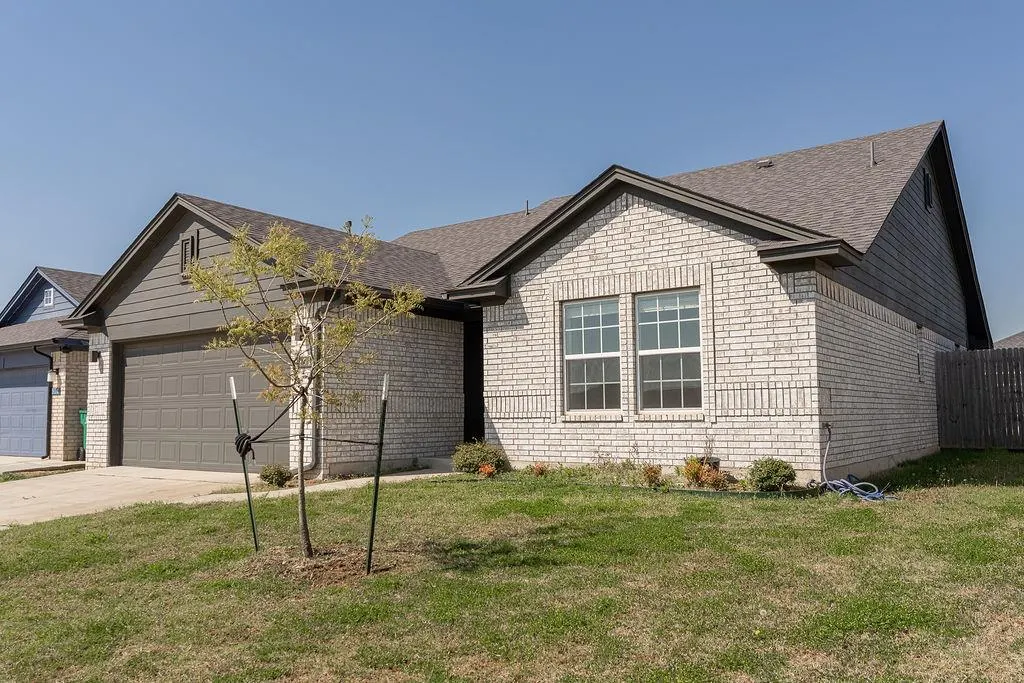 Photo 2 — 401 Nest Drive, Yukon, OK 73099