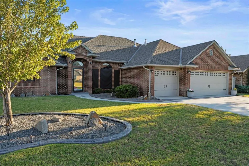 Front exterior — 11616 Royal Coach Drive, Yukon, OK 73099