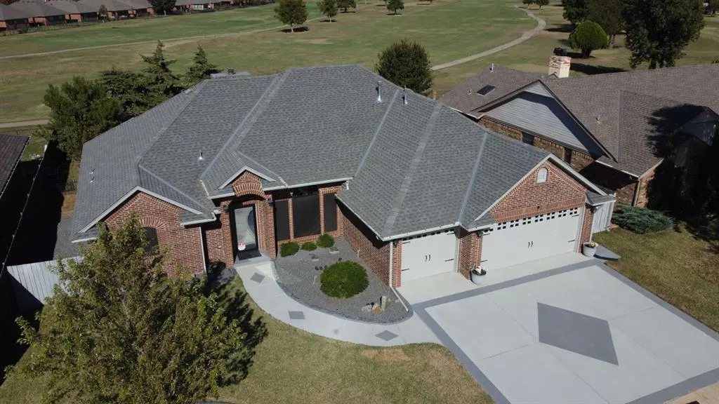 Photo 2 — 11616 Royal Coach Drive, Yukon, OK 73099