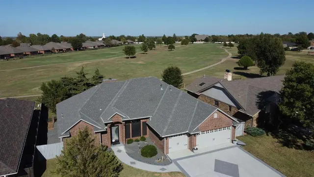 Photo 3 — 11616 Royal Coach Drive, Yukon, OK 73099