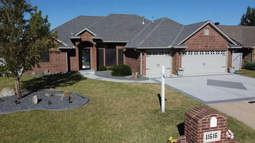 Photo 8 — 11616 Royal Coach Drive, Yukon, OK 73099