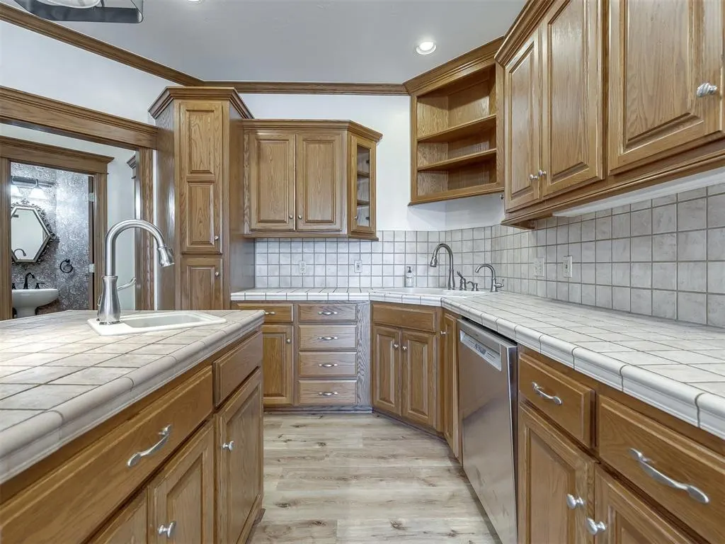 Photo 12 — 802 Hampton Court, El Reno, OK 73036
