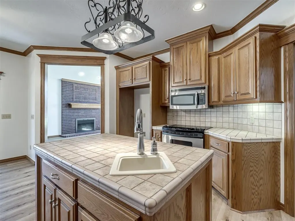 Photo 13 — 802 Hampton Court, El Reno, OK 73036