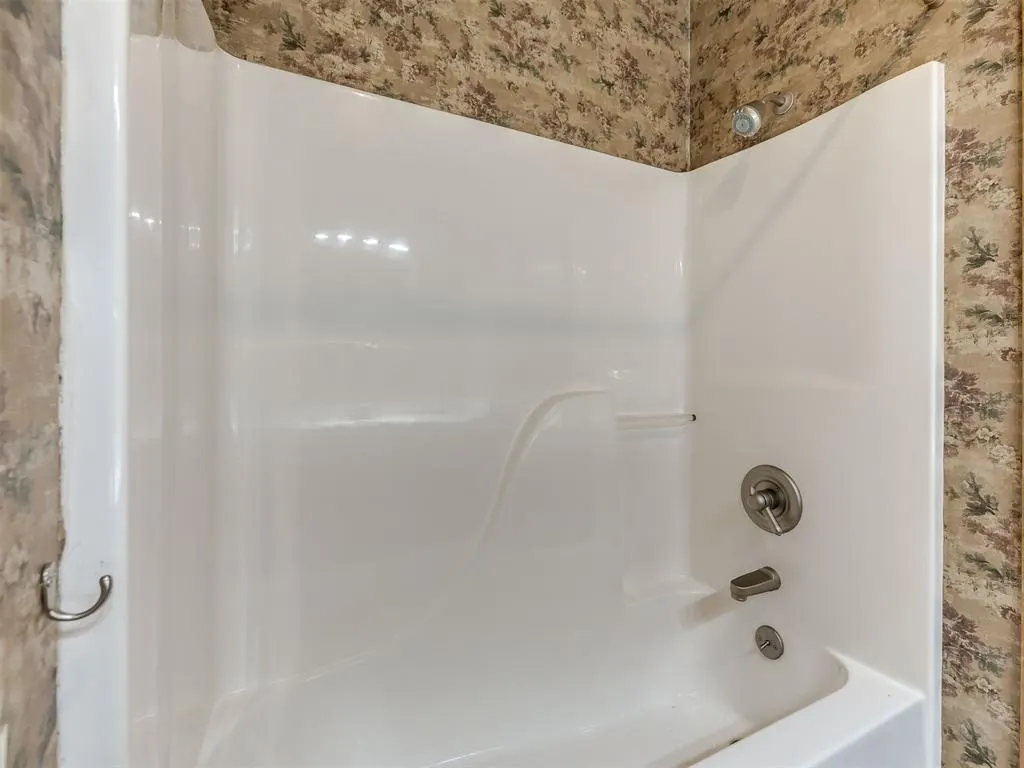 Photo 32 — 802 Hampton Court, El Reno, OK 73036