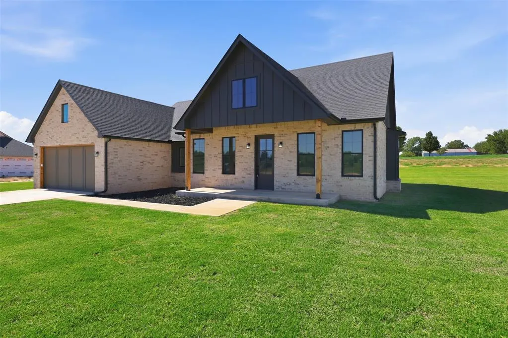 Front exterior — 2153 Providence Way, Crescent, OK 73028