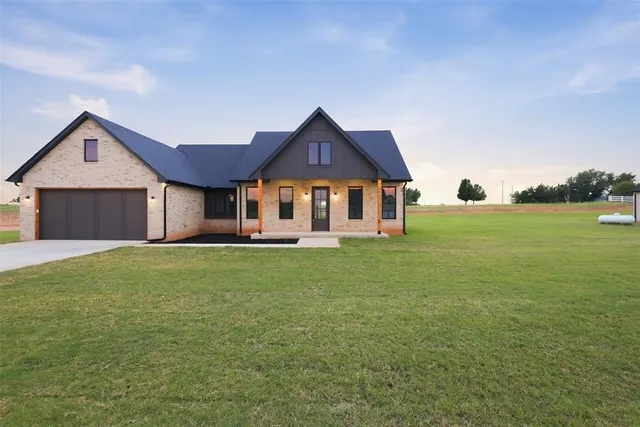 Photo 2 — 2153 Providence Way, Crescent, OK 73028