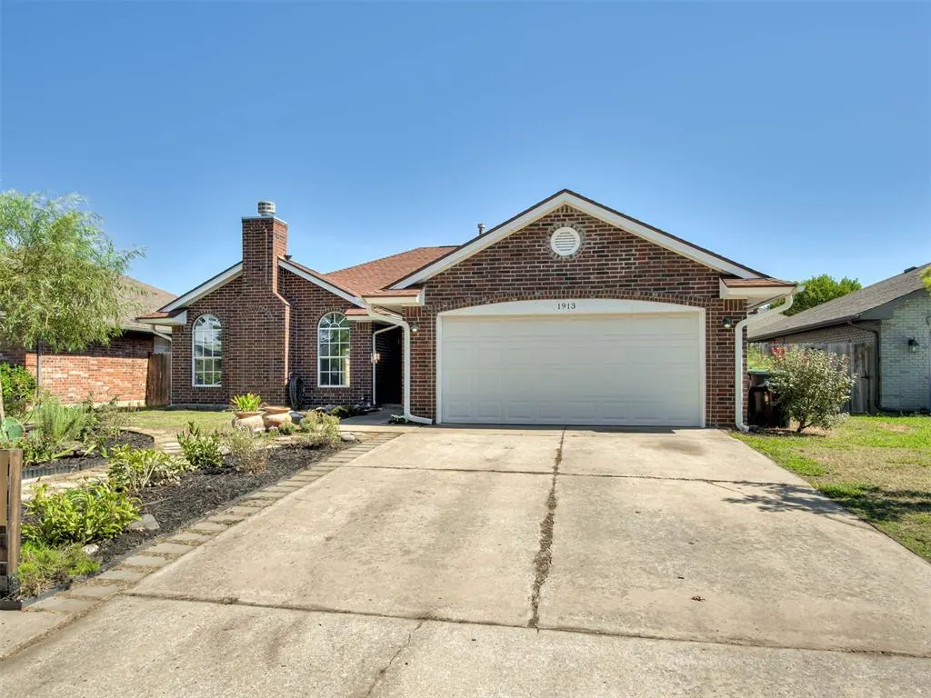Front exterior — 1913 Sunflower Circle, Norman, OK 73072