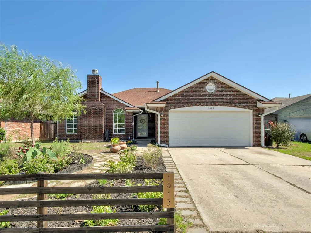 Photo 2 — 1913 Sunflower Circle, Norman, OK 73072