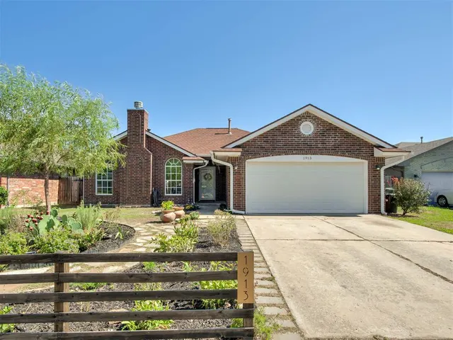 Photo 2 — 1913 Sunflower Circle, Norman, OK 73072