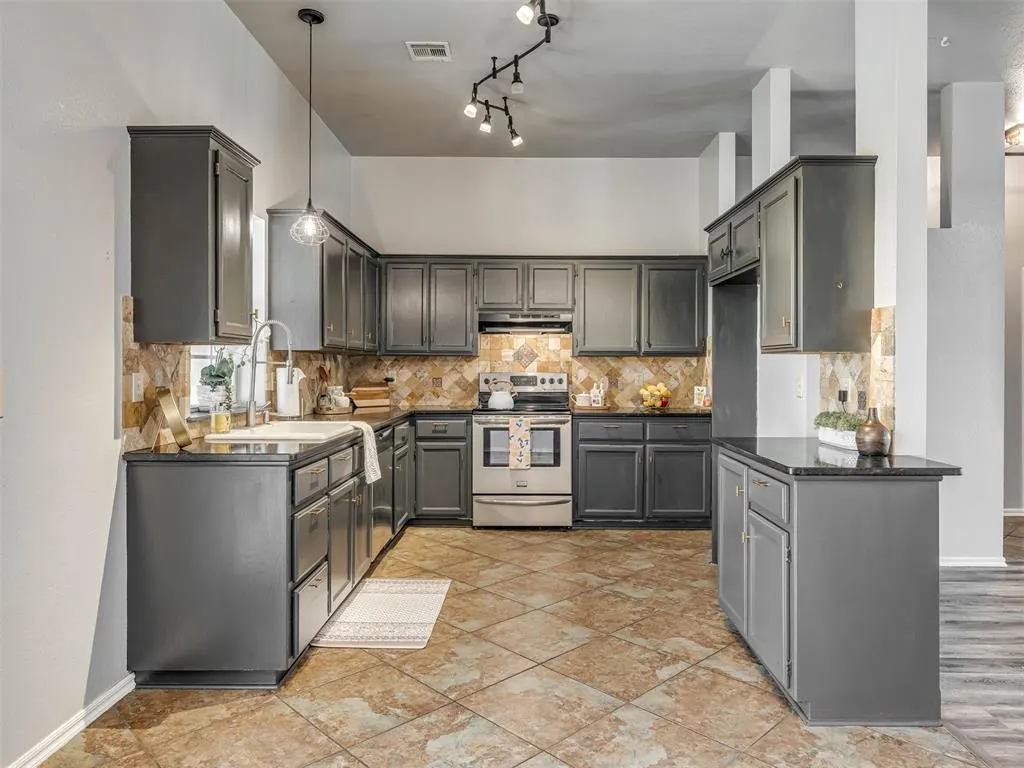 Photo 11 — 1913 Sunflower Circle, Norman, OK 73072