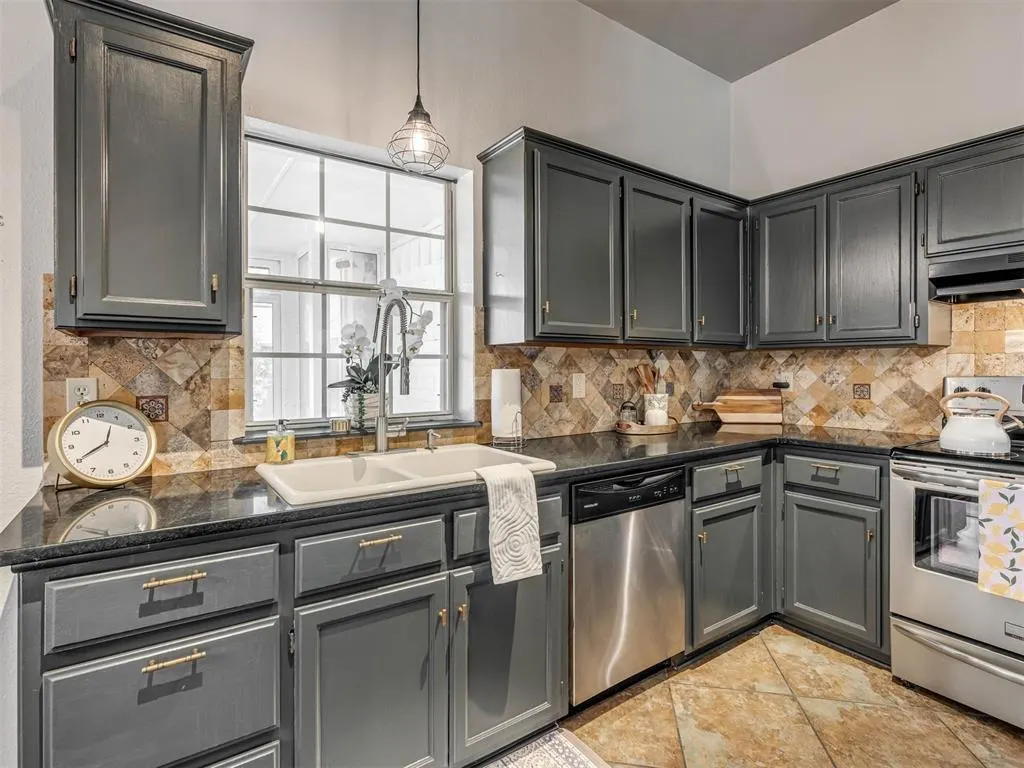 Photo 12 — 1913 Sunflower Circle, Norman, OK 73072