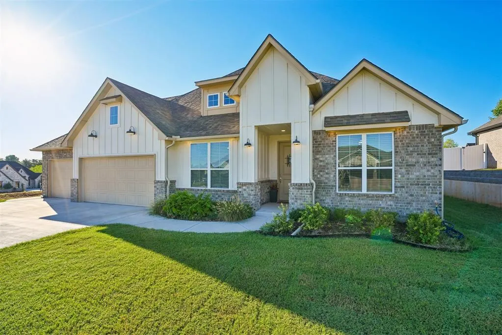 Photo 2 — 12710 Forest Terrace, Choctaw, OK 73020