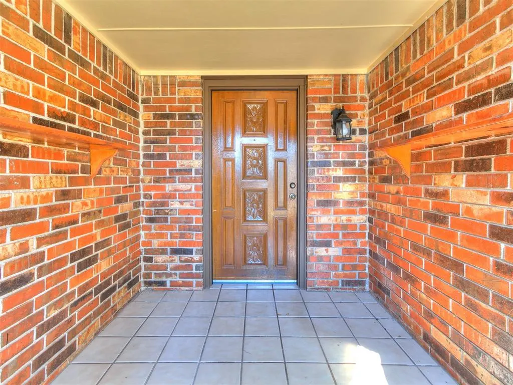 Photo 2 — 337 Choctaw Place, Yukon, OK 73099