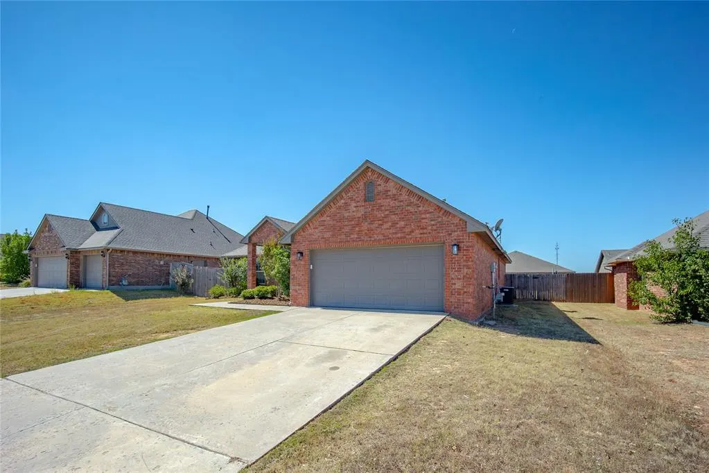 Photo 3 — 2005 Mill Creek Way, Choctaw, OK 73020