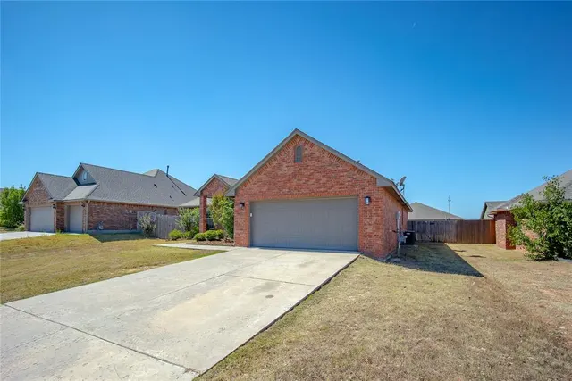 Photo 3 — 2005 Mill Creek Way, Choctaw, OK 73020