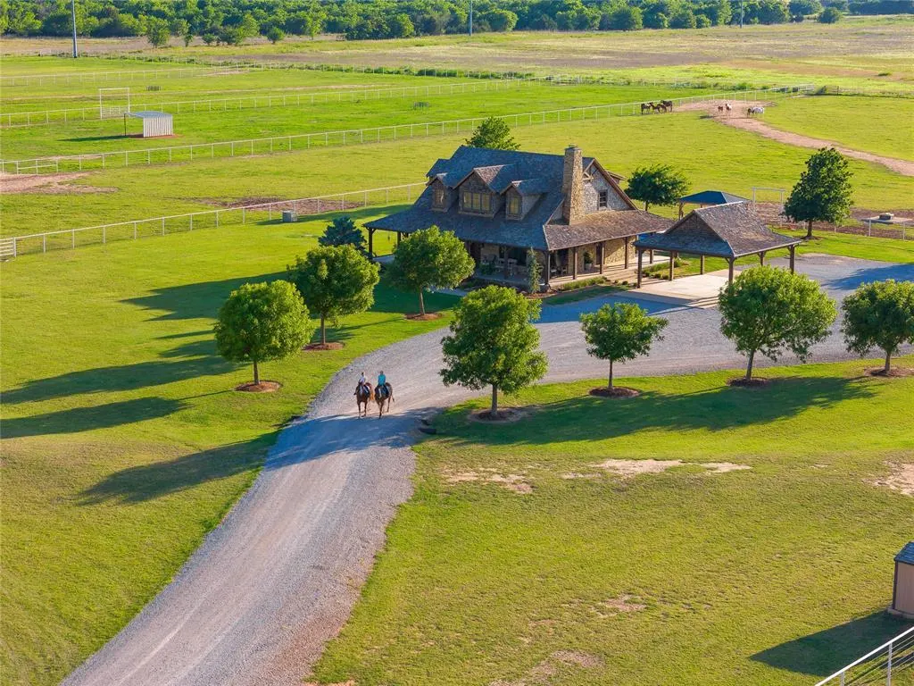 Front exterior — 16009 N Sara Road, Piedmont, OK 73078