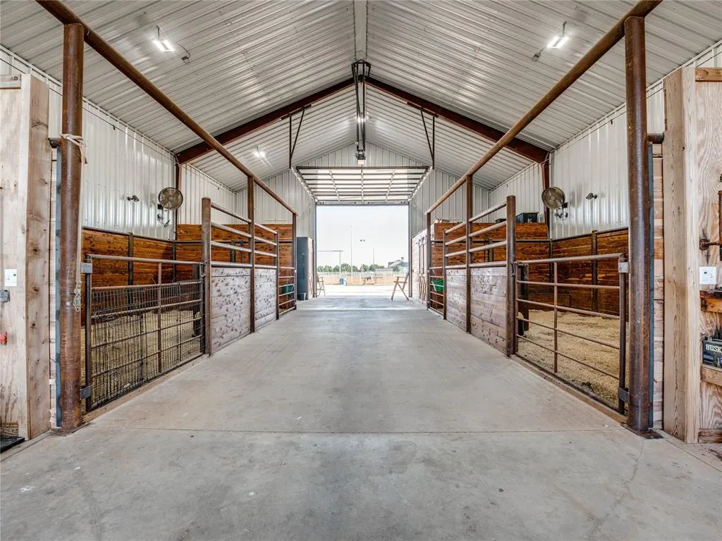Photo 31 — 16009 N Sara Road, Piedmont, OK 73078