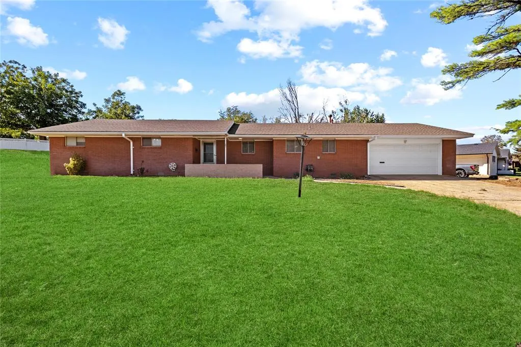 Front exterior — 401 N Arizona Street, Weatherford, OK 73096