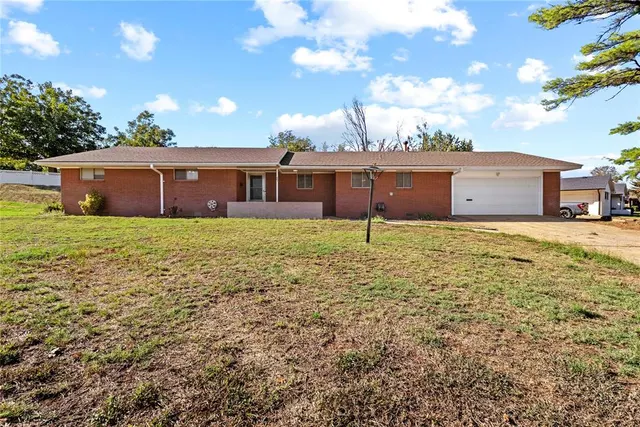 Photo 2 — 401 N Arizona Street, Weatherford, OK 73096