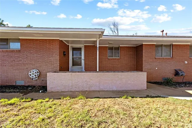 Photo 3 — 401 N Arizona Street, Weatherford, OK 73096